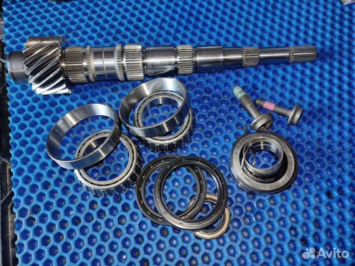 Вторичный вал Z18, Подшипники, болты