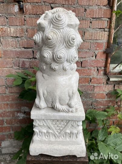 Скульптура «Белый лев»