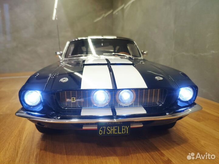 Модель 1:8 Ford Mustang 1967 Shelby GT-500