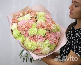 Букет из 51 диантуса микс в стильной упаковке