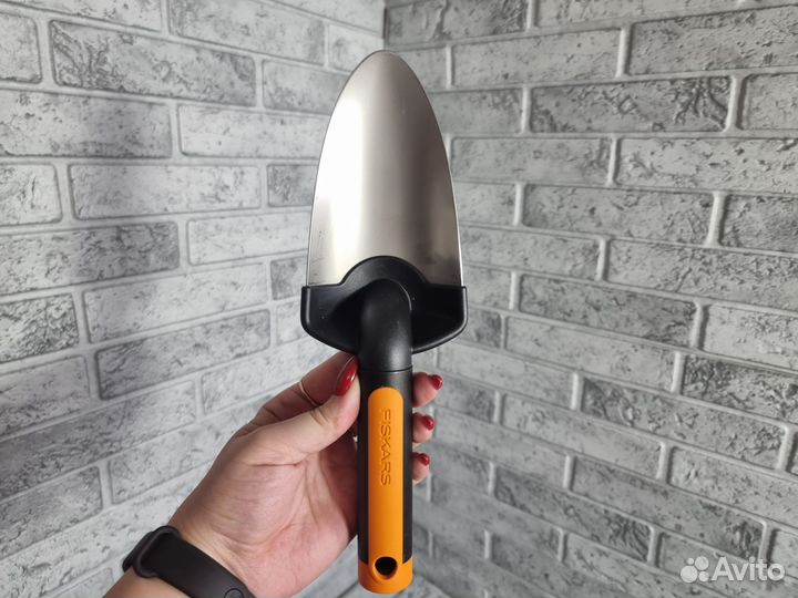 Совок с металлич. лезвием Fiskars 1000726