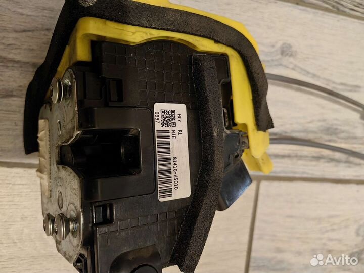 Замок двери задней левой на Hyundai Solaris 2