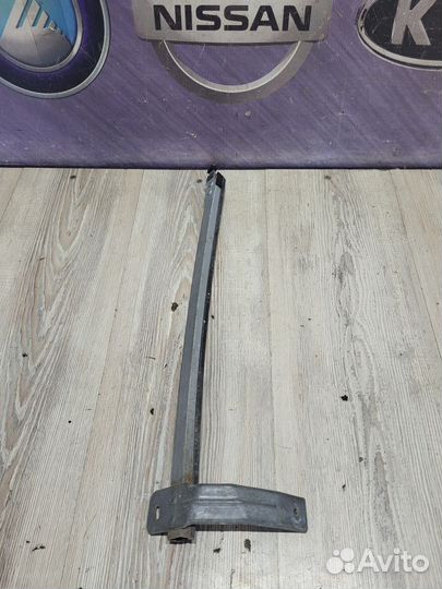 Направляющая стекла Nissan note E11 Лев