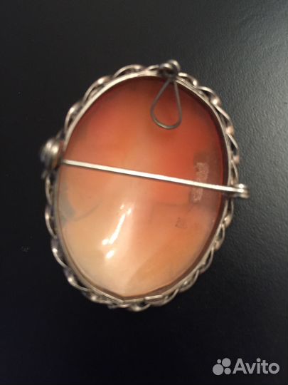 Серебряная брошь камея