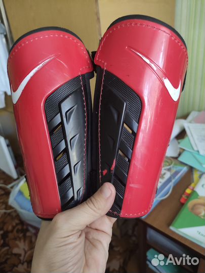 Футбольные щитки