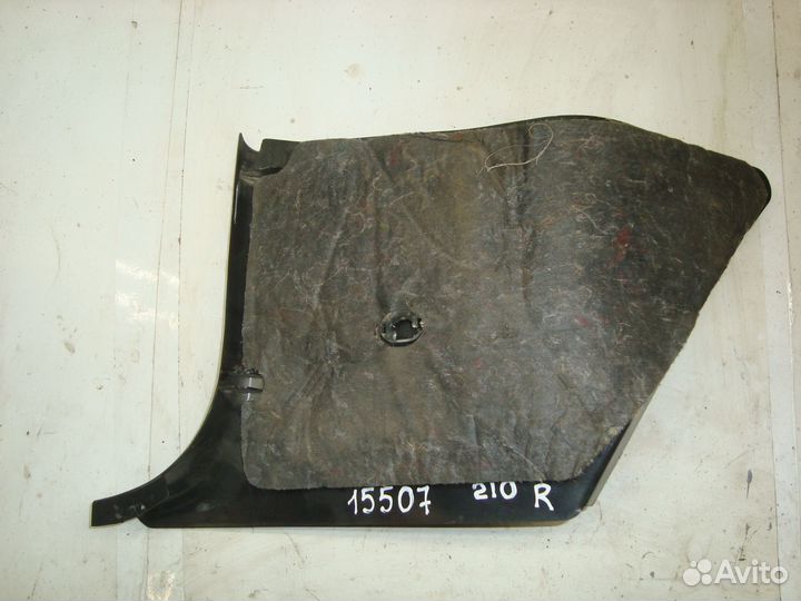 Накладка передней стойки внутри нижняя правая W210
