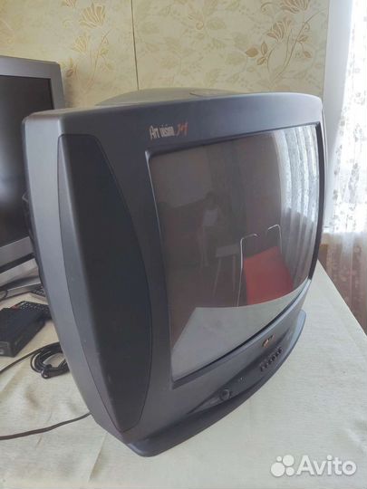 Телевизор LG CF-20D70K