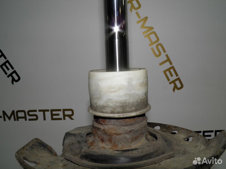 Амортизатор передний правый Land Rover Freelander