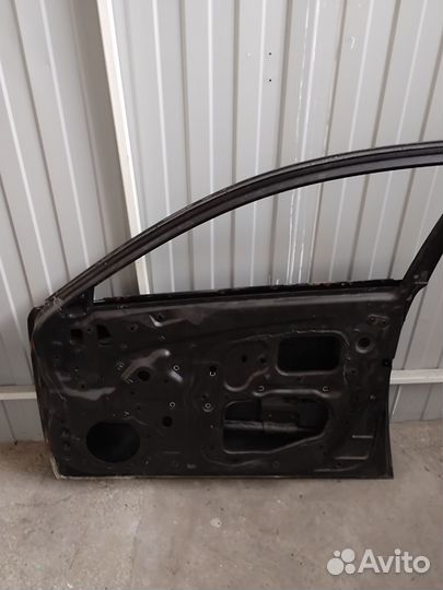 Lexus is 250 двери