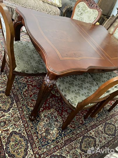 Стол и стулья