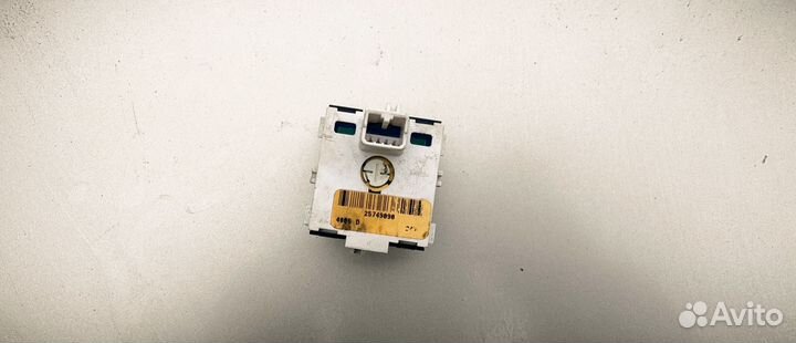 Кнопка регулировки сидения Cadillac SRX 25749090