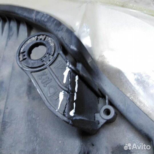 Фара правая Volkswagen touran I рест дефект кроншт