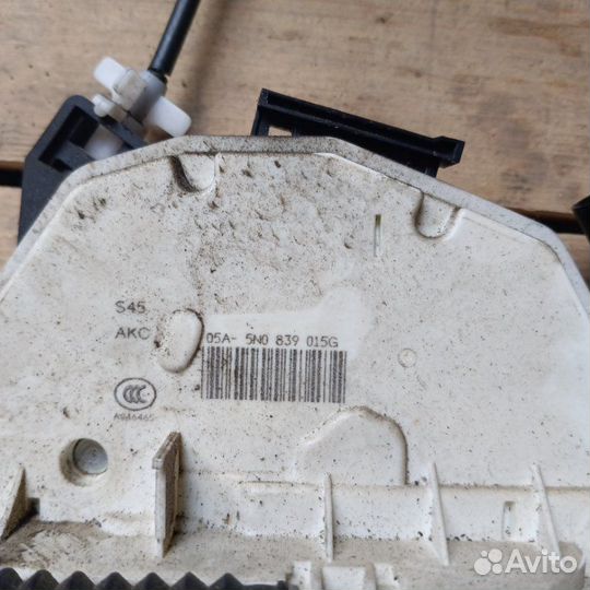 Замок двери Volkswagen Tiguan внедорожник 1.4 2012