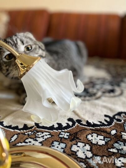 Продам люстру