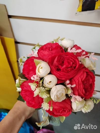 Красный букет невесты