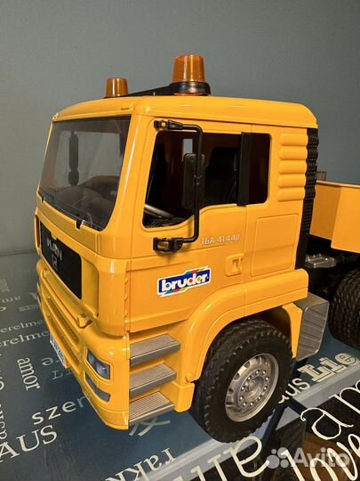 Bruder тягач с прицепом 100 см