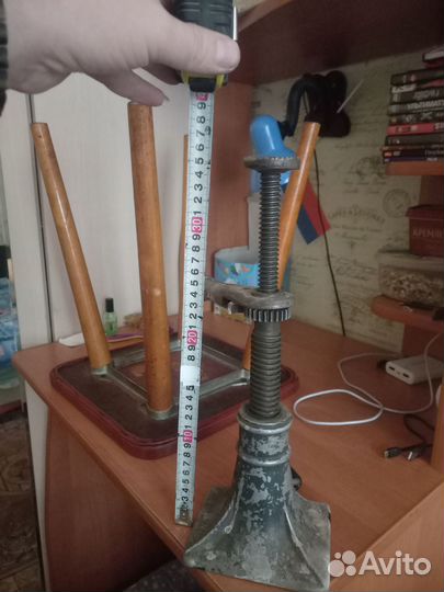 Домкрат винтовой