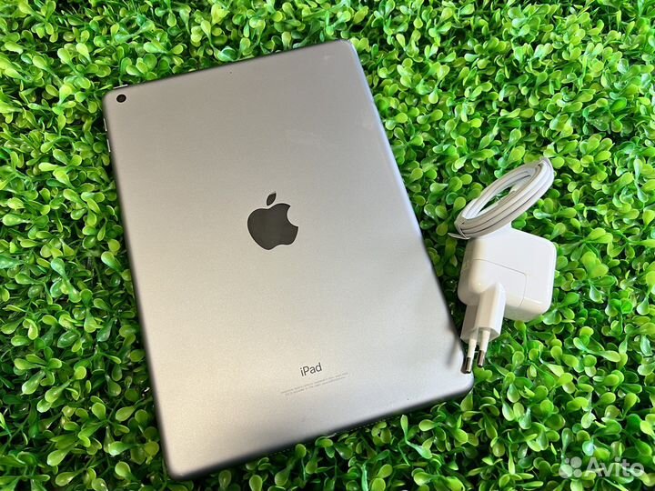 Отличный iPad 6 32gb 2018 черный