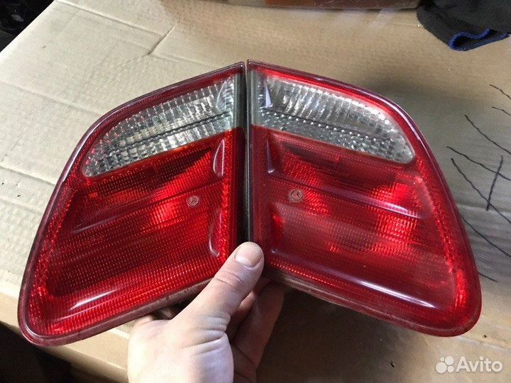 Фонарь внутренний задний Mercedes-Benz E-Class