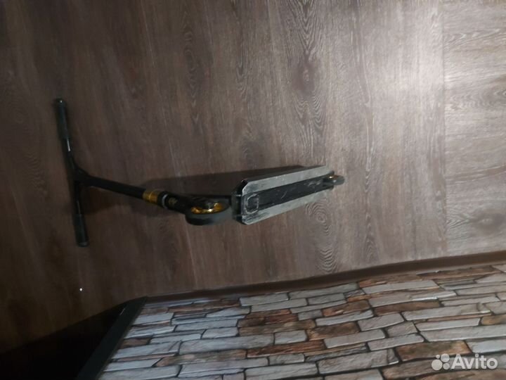 Трюковой самокат reaction