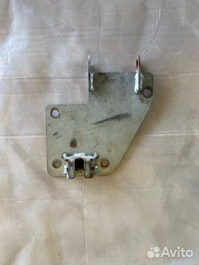 504231 Кронштейн левый Geringhoff