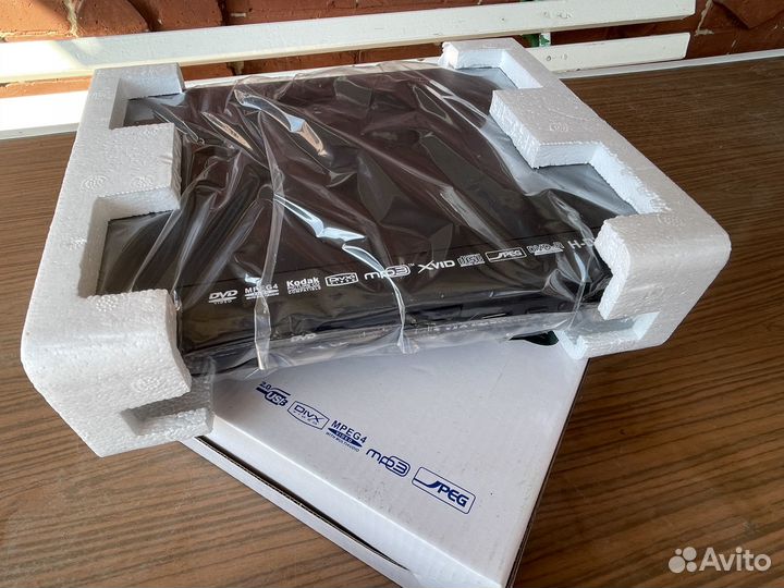 Два DVD плеера Hyundai H-DVD1600 и H-DVD200