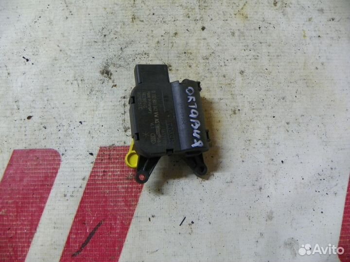 Моторчик заслонки отопителя Skoda Octavia
