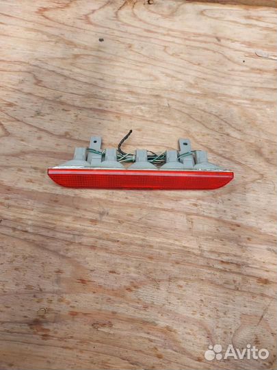 Дополнительный стоп-сигнал Toyota Prius NHW10