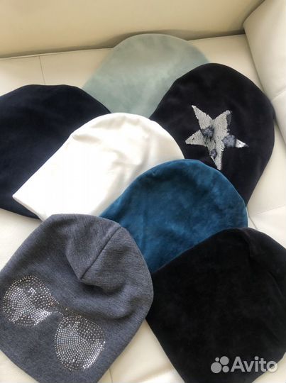 Стильные велюровые шапочки