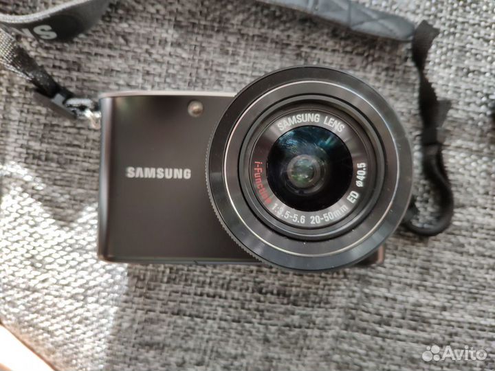 Компактный фотоаппарат Samsung NX100 Kit