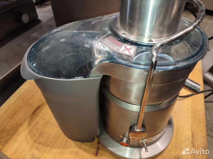 Соковыжималка Bork S800