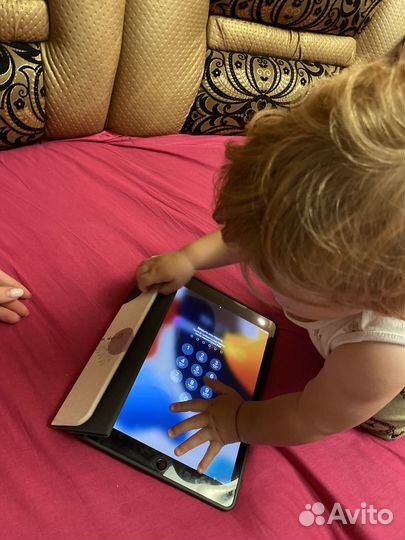 Чехол на iPad 10.2