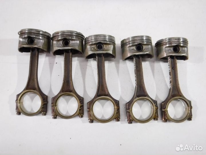 Поршень с шатуном Kia Carnival I