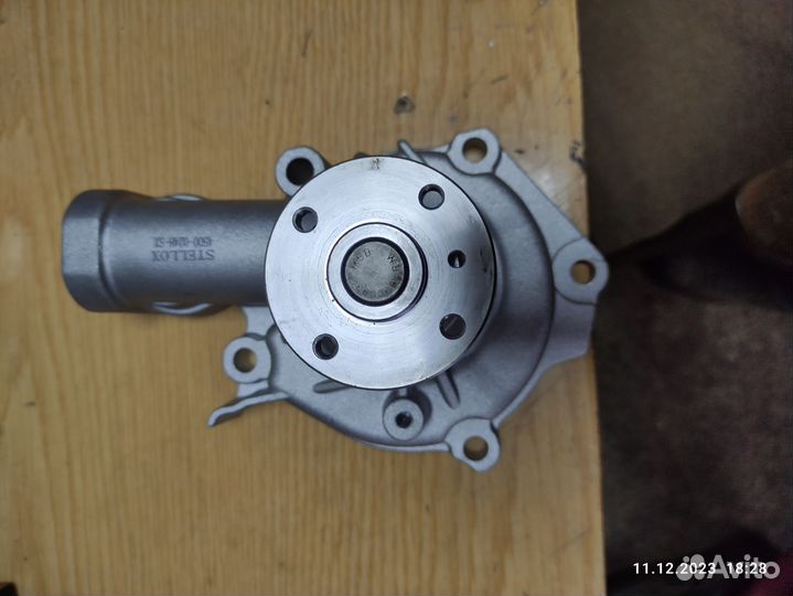 Водяная помпа Митсубиси Спейс вагон