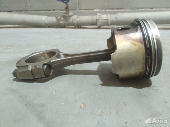 Поршень с шатуном Renault Sandero 1 2010