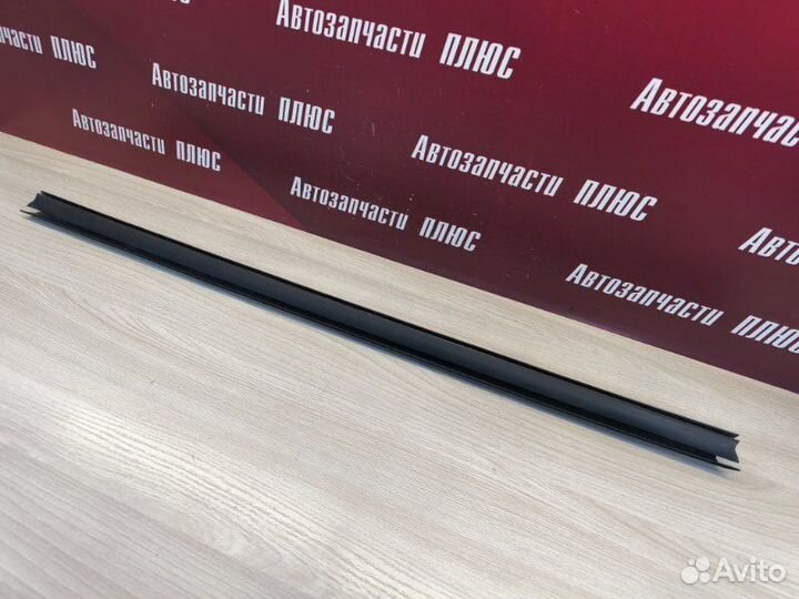 Уплотнитель стекла двери внутренний передний левый