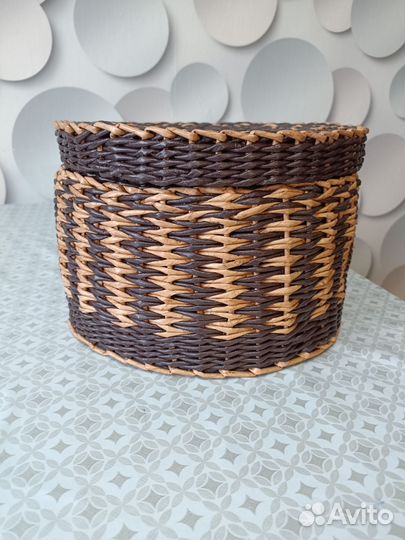 Короб круглый с крышкой из бумажной лозы