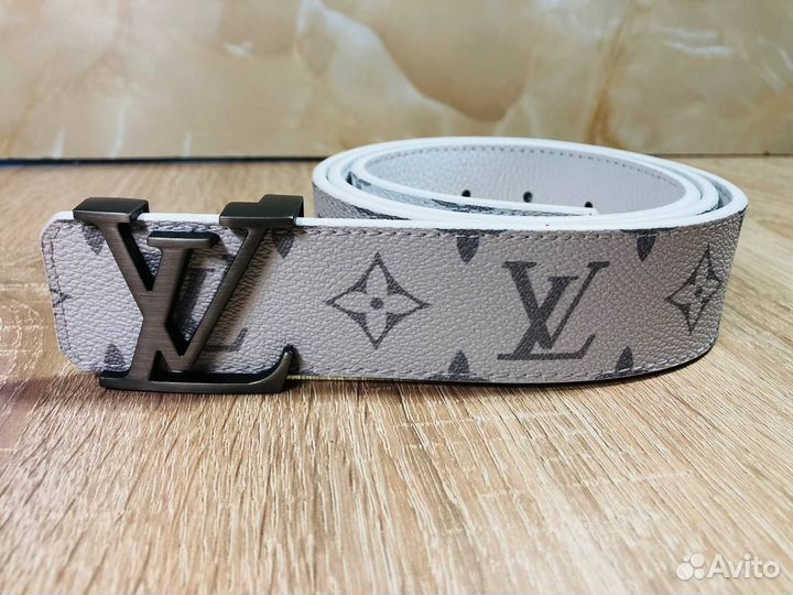 Ремень унисекс Louis Vuitton. Белый