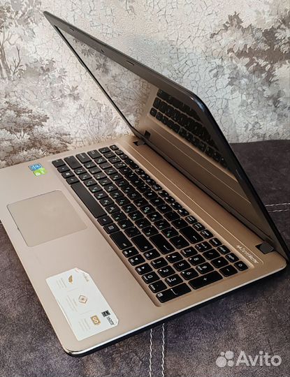 Ноутбук asus R540M