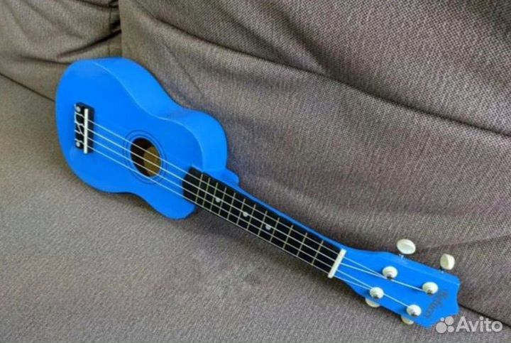 Укулеле сопрано Belucci ярко-голубое новое