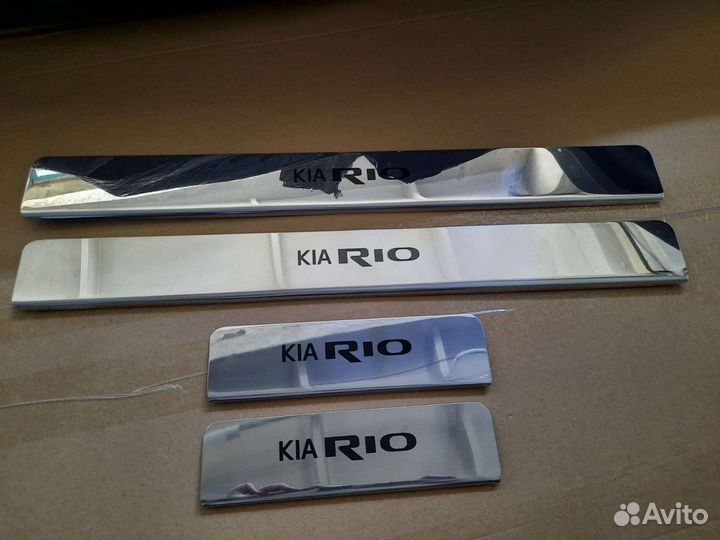 Накладки на пороги Kia Rio 4 (нержавейка)