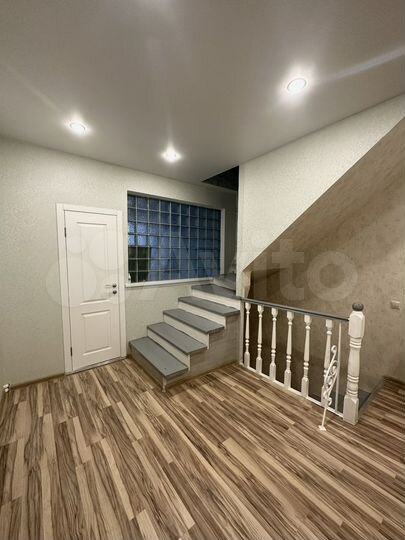 Коттедж 280 м² на участке 8 сот.