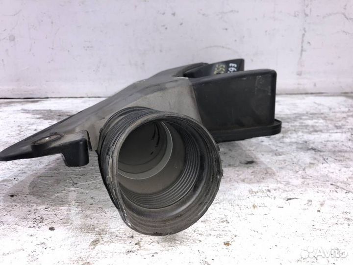 Воздухозаборник двигателя