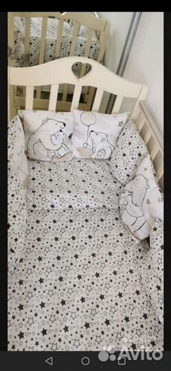 Детская кроватка с маятником и ящиком