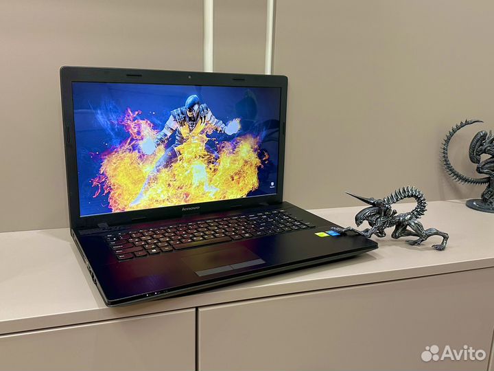 Lenovo 17.3/i3/GT820/8gb/ssd+500