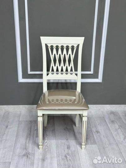 Стол и стулья новые