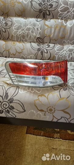 Фара левая задняя, от avensis 2010года