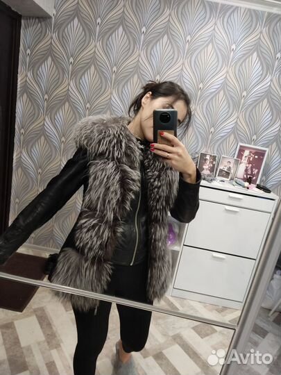 Жилет из натуральной кожи с мехом чернобурки