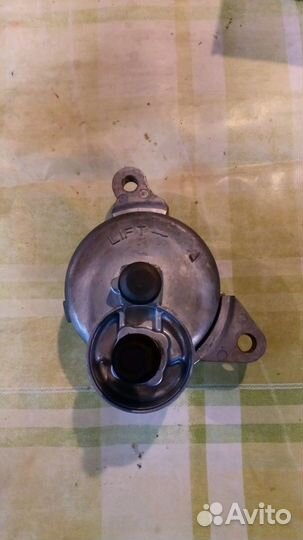 Форд 1.8 бензин натяжитель ролика ремня генератора