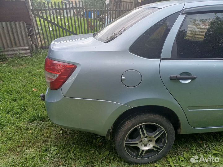 LADA Granta 1.6 МТ, 2012, битый, 160 000 км